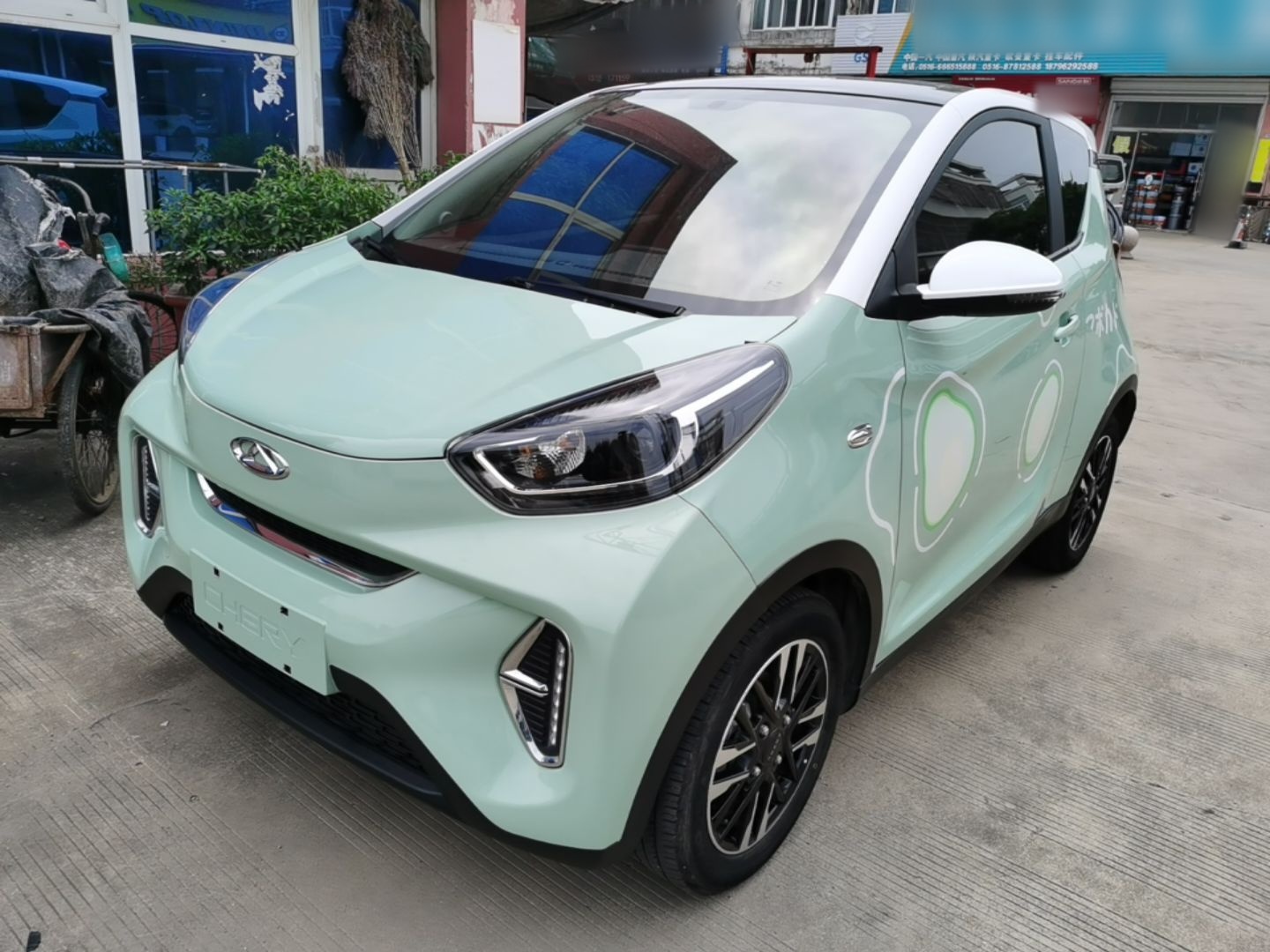 Под передней частью автомобиля
