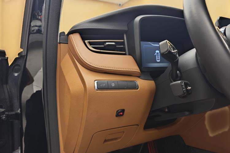 Used Hongqi HQ9 2023 2.0T Smart Connect Flagship Edition Interior 2