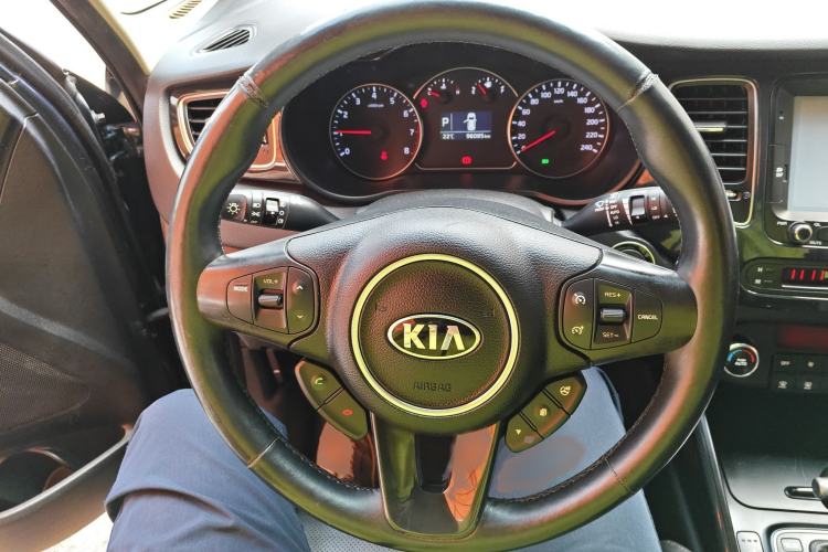 Used Kia Carens 2013 2.0L 7-Seater Automatic Luxury Version China IV Standard
