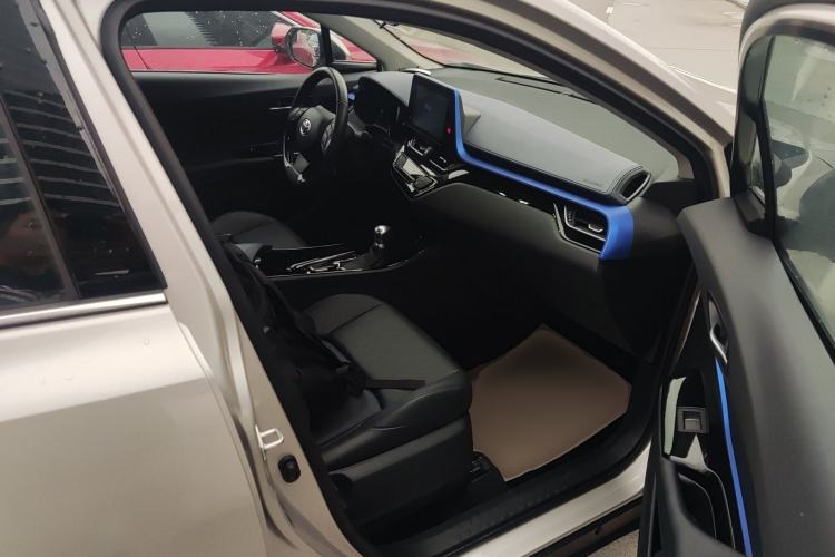 Used Toyota C-HR 2021 2.0L Luxury Edition Right Front Seat