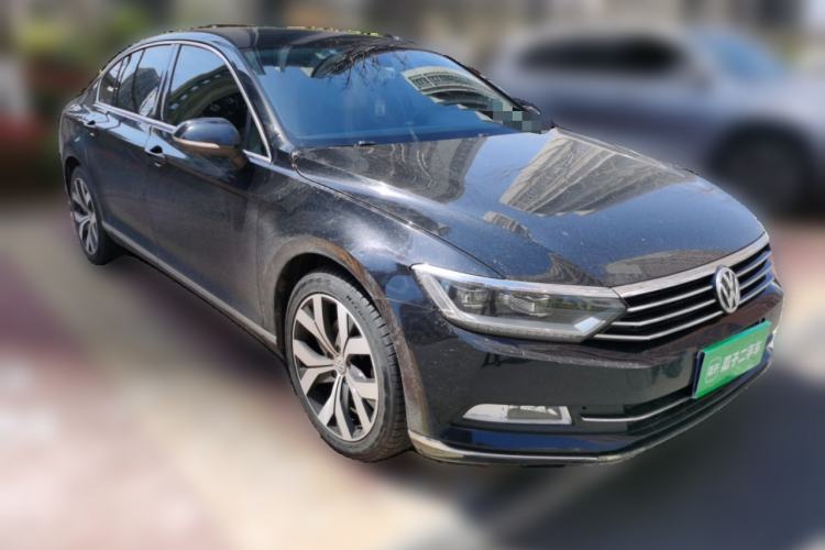 Used Volkswagen Magotan 2018 330TSI DSG Luxury Model Front Right 45 Deg