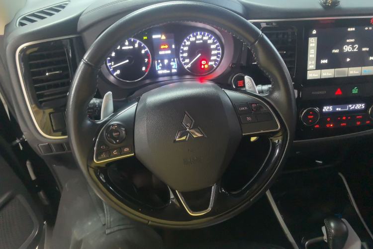 Used Mitsubishi Outlander 2020 2.4L 4x4 Zhi Xiang Edition 7-Seater