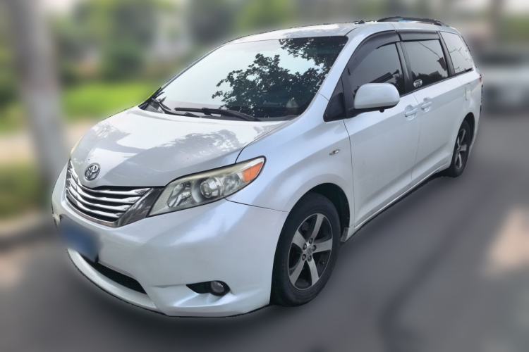 Used Toyota SIENNA (Parallel import) Sienna 2011 model, 2.7L, automatic, 7 seats