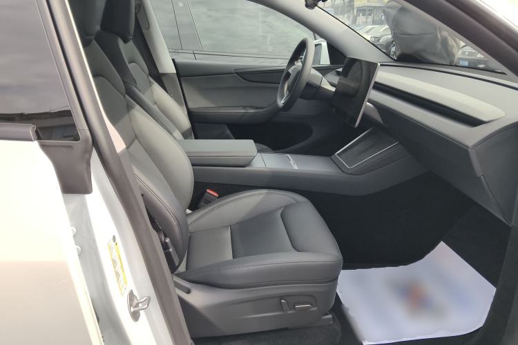 Used Tesla Model Y 2025 Rear-Wheel-Drive Version
