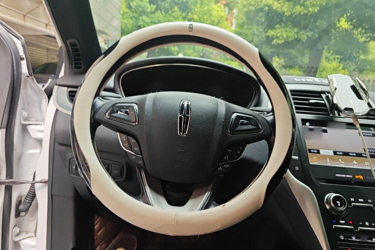 Used Lincoln MKC 2017 2.0T Two-Wheel Drive Deluxe Edition