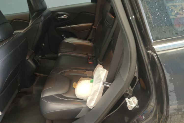 Used Jeep Cherokee 2016 2.4L Leading Edition
