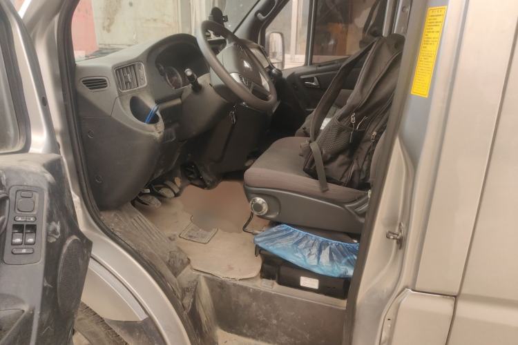 Used Foton Toano 2024 Tuyano Pro Multi-Function 2.0T Manual Rear-Drive Long Wheelbase Mid-Roof Design Single Rear Tire—Available in 5/6/7/9-Seater Configurations
