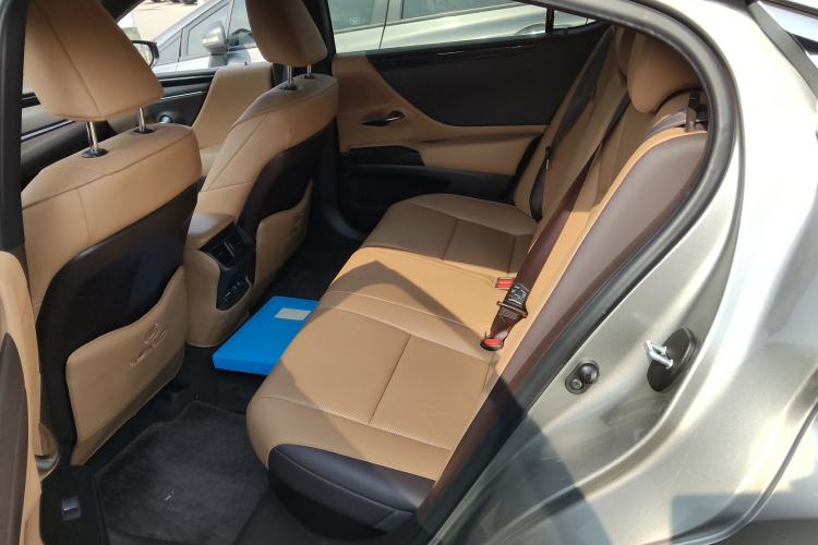 Used Lexus ES 2020 300h Premier Edition