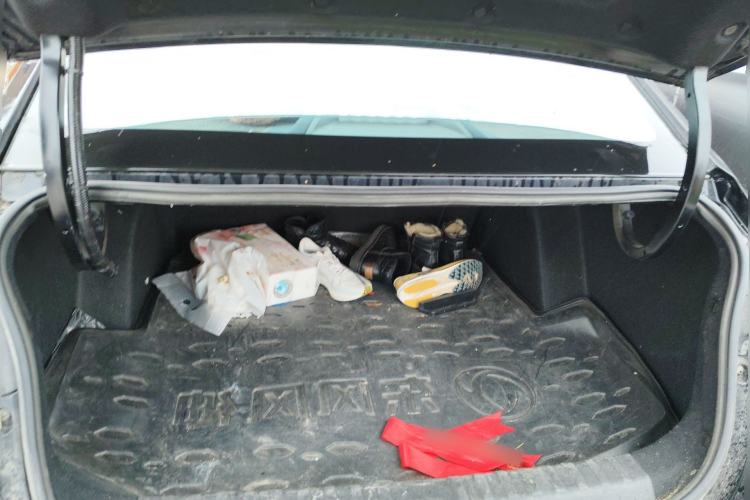 Used Dongfeng Aeolus Yixuan 2022 230T Automatic Adaptive-Beam Knight Edition Trunk