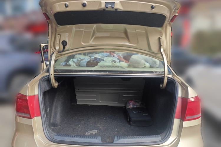 Used Volkswagen Santana 2013 1.6L Manual Comfort Edition Trunk