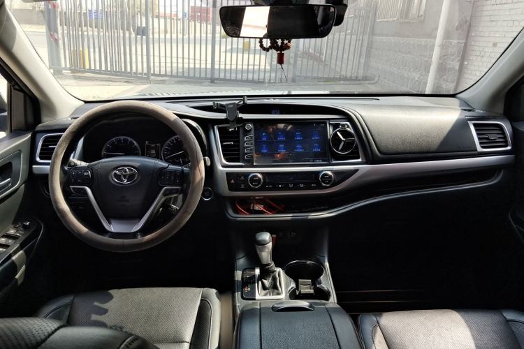 Used Toyota Highlander 2018 2.0T Four-Wheel Drive Luxury Version 7 Seats China VI Standard