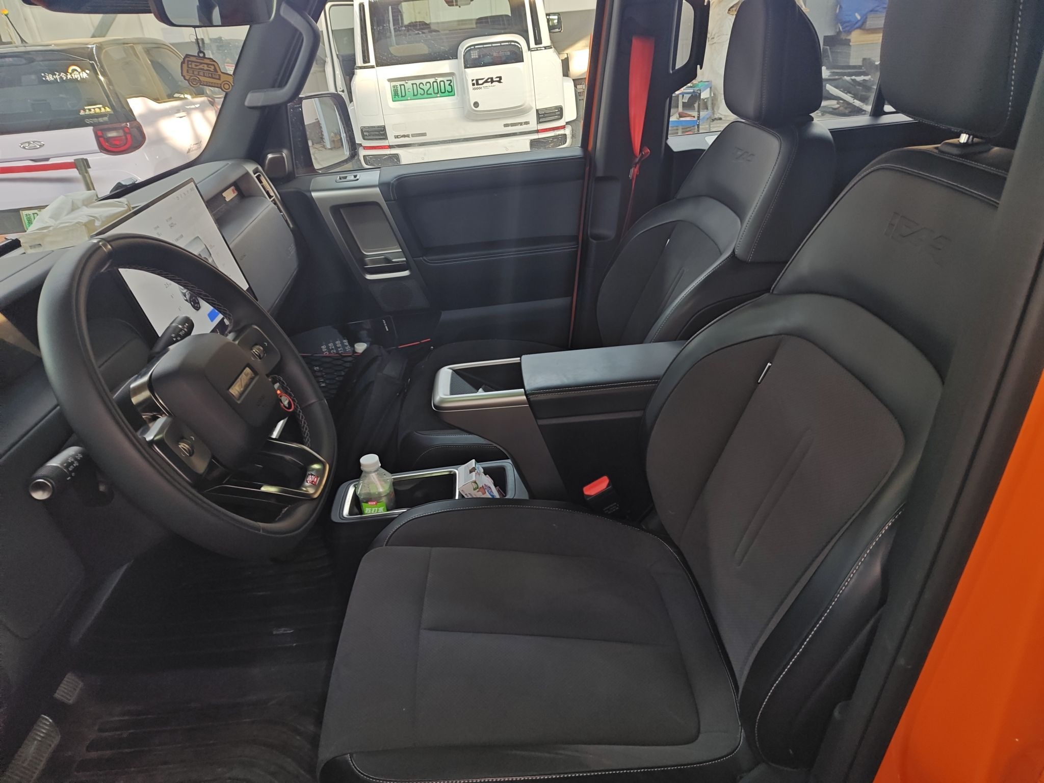 المقاعد الأمامية داخل السيارة