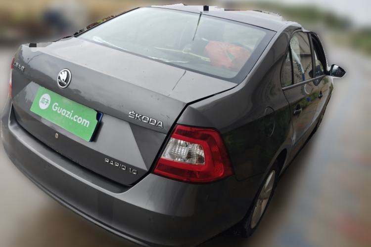 Used Skoda Rapid 2013 1.6L Automatic Smart Selection Model