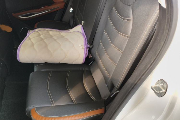 Used Zotye T300 2017 1.5L Manual Luxury Model Interior 4