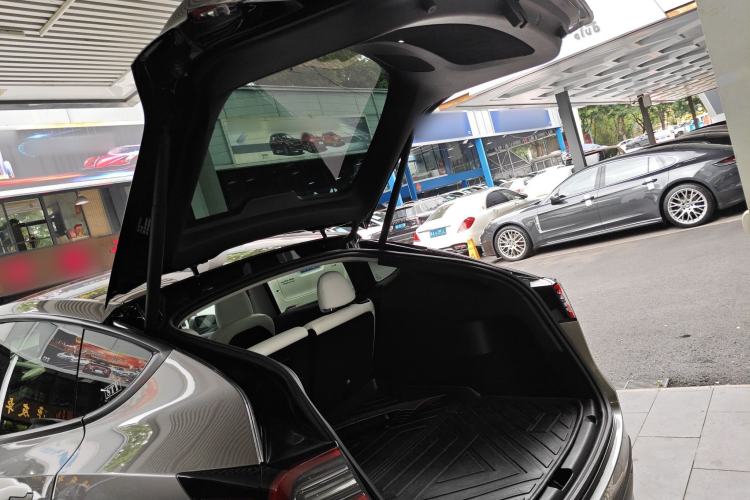 Used Tesla Model Y 2021 Standard Range Rear-Wheel Drive Version Trunk