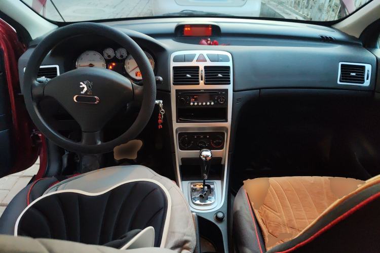 Used Peugeot 307 2010 Hatchback 1.6L Automatic Comfort Edition Center Console