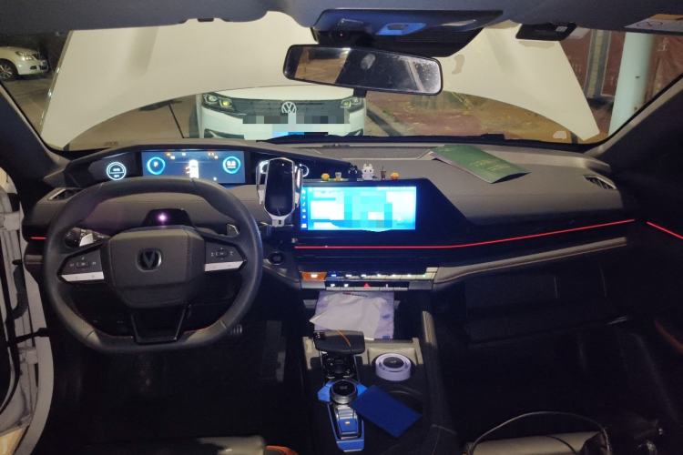 Used CHANGAN UNI-V 2023 1.5T Prestige Model Center Console