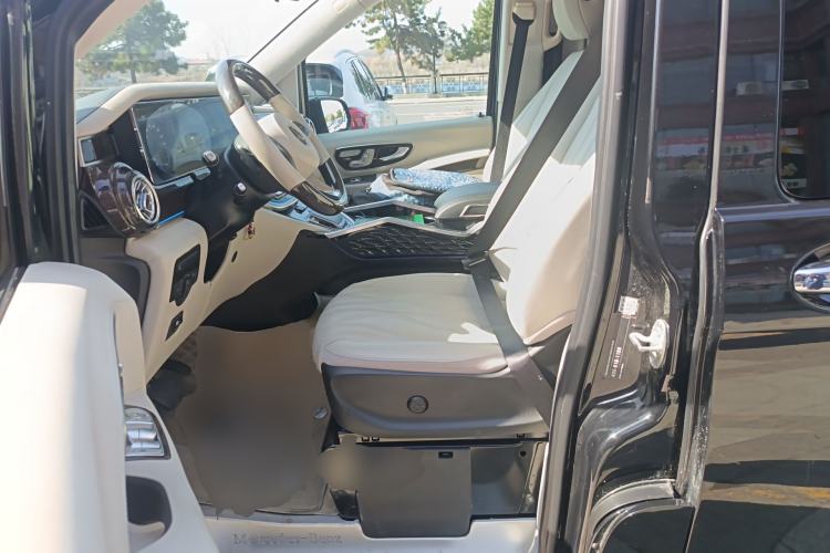 Used Mercedes-Benz Vito 2023 2.0T Elite Version 7 Seats Left Front Seat