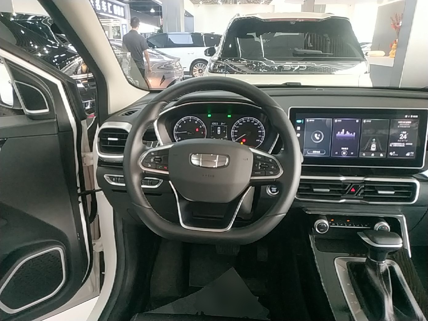 Geely Auto Coolray 2025 Model 1.5L CVT Superpower Edition MAX — снимка 13