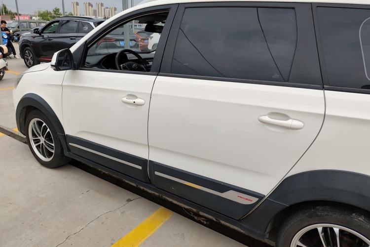 Used BAIC Weiwang M60 2017 1.5L Manual Silver Edition