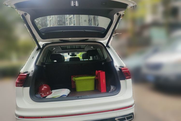 Used Volkswagen Tiguan L 2022 330TSI Automatic Two-Wheel Drive R-Line Enhanced Edition Trunk