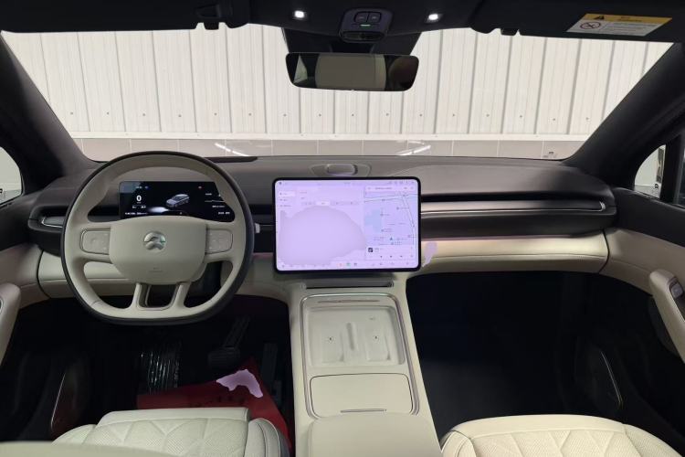 Used Nio EC6 2025 75 kWh Center Console
