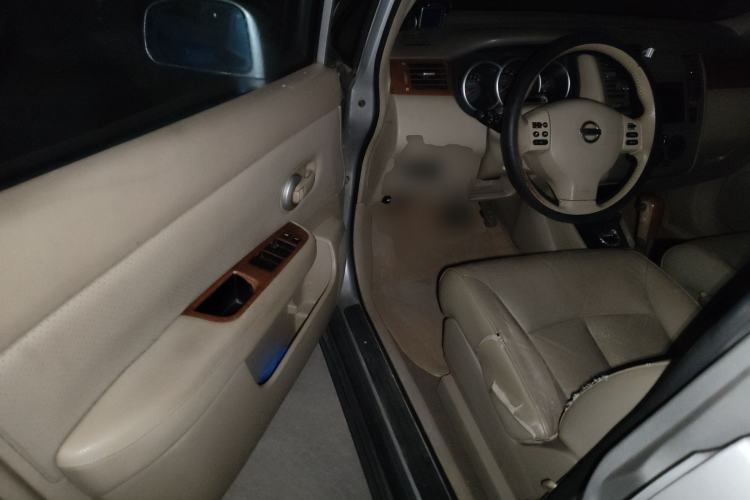 Used Nissan Tiida Sedan 2005 1.6JE AT Driver Seat