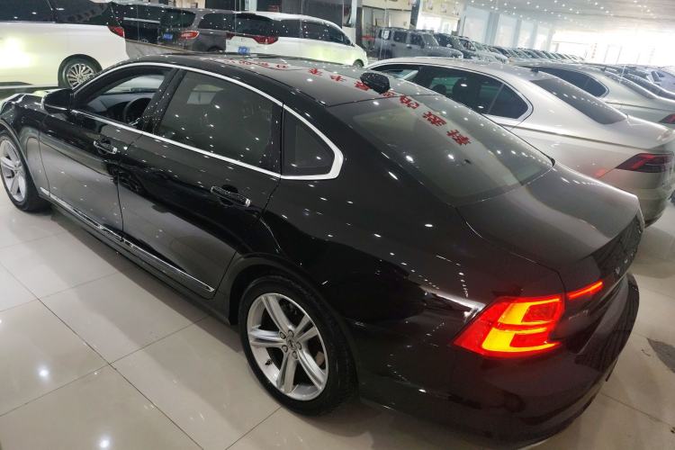 Used Volvo S90 2019 T4 Zhiyi Edition
