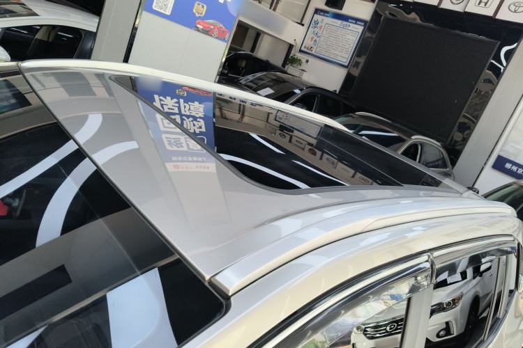 Used AION Y 2023 Plus 510 Smart Edition Roof