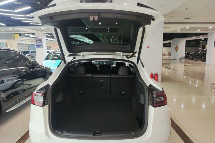 Used Tesla Model Y 2021 Standard Range Rear-Wheel Drive Version Trunk