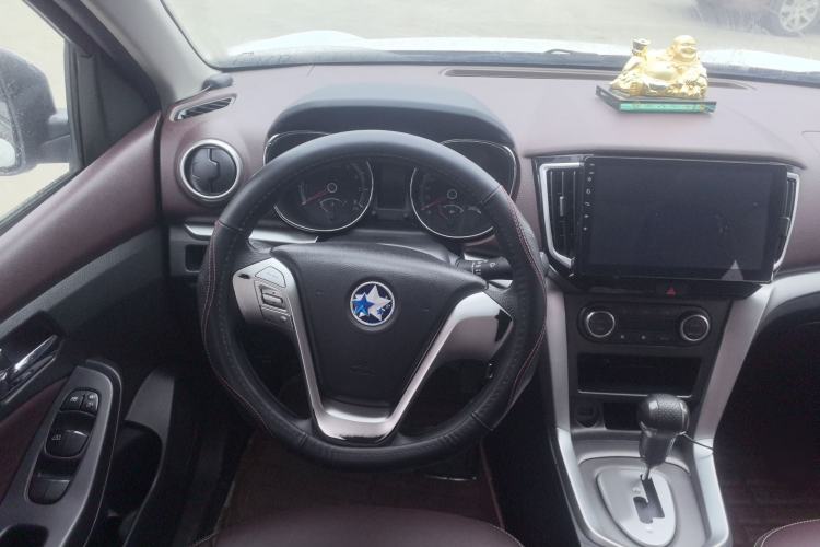 Used Venucia T70X 2015 2.0L CVT SmartFun Sport Edition