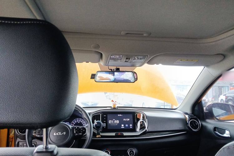 Used Kia kx1 Stonic 2021 1.4L CVT Fun & Sunroof Model
