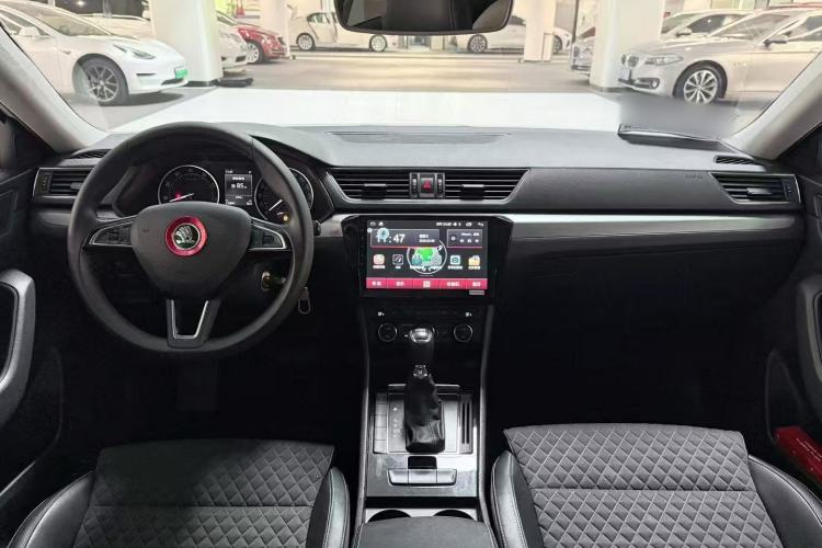 Used Skoda Superb 2016 TSI330 DSG Innovation Edition Interior 3