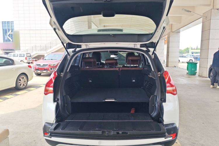 Used Peugeot 3008 2015 1.6THP Automatic Classic Edition Trunk