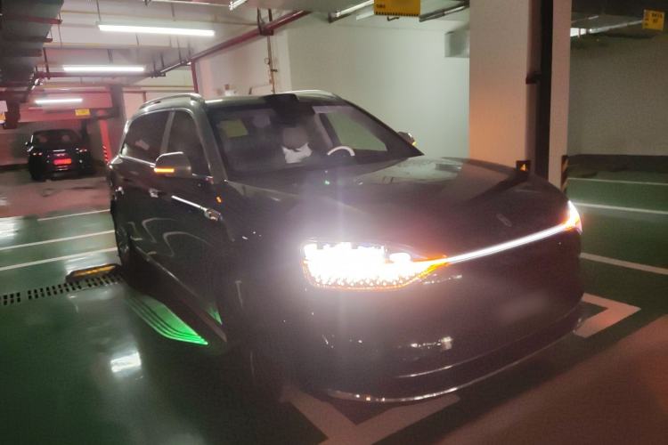 Used Hima AITO M9 2025 Extended-Range Ultra Version 52 kWh 6-Seater Front Right 45 Deg