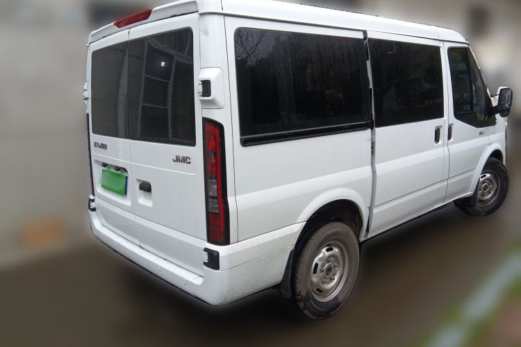 Used JMC Fushun 2023 2.0T Automatic Short-Wheelbase Low-Roof Commercial Van 2/3 Seats with Dual-Opening Tailgate