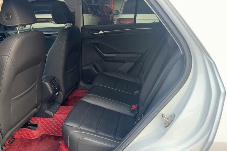 Used Volkswagen T-ROC 2022 280TSI DSG Two-Wheel Drive Elite PLUS Interior 2