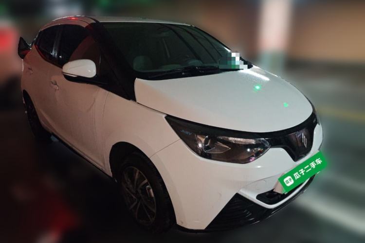 Used JMEV Xiao Qilin 2024 201 km Luxury Version Front Right 45 Deg