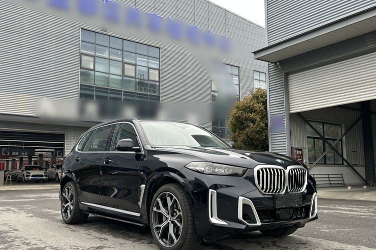 Used BMW X5 2023 xDrive 30Li Luxury M Sport Package Exterior 4