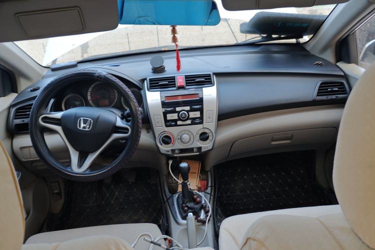 Used Honda City Classic 2011 1.5L Manual Elite Edition Center Console