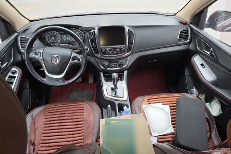 Used Baojun 560 2016 1.8L iAMT Luxury Model Center Console