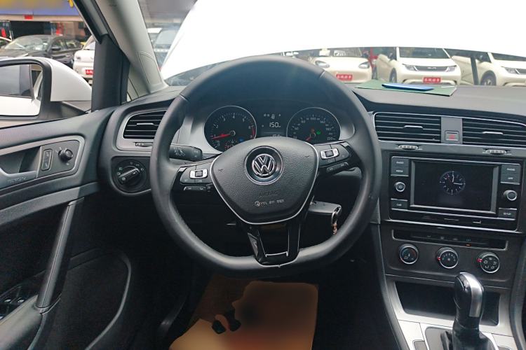 Used Volkswagen Golf 2016 1.6L Automatic Fashion Model Steering Wheel