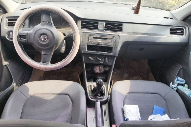 Used Volkswagen Santana 2013 1.6L Manual Fashion Edition Center Console