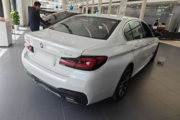 Used BMW 5 Series 2022 Second Facelift 525Li M Sport Package