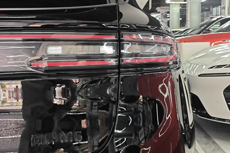 Used Hima AITO M5 2025 Extended-Range Ultra Rear-Wheel-Drive Version Exterior 5