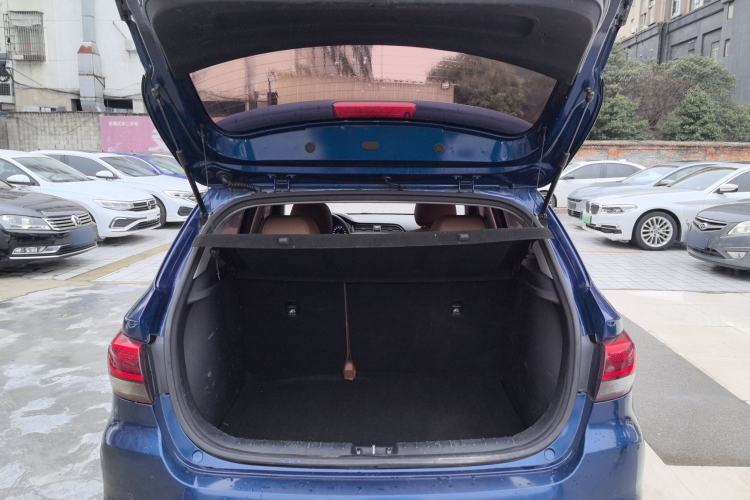 Used Kia KX Cross 2017 1.4L AT GLS Trunk