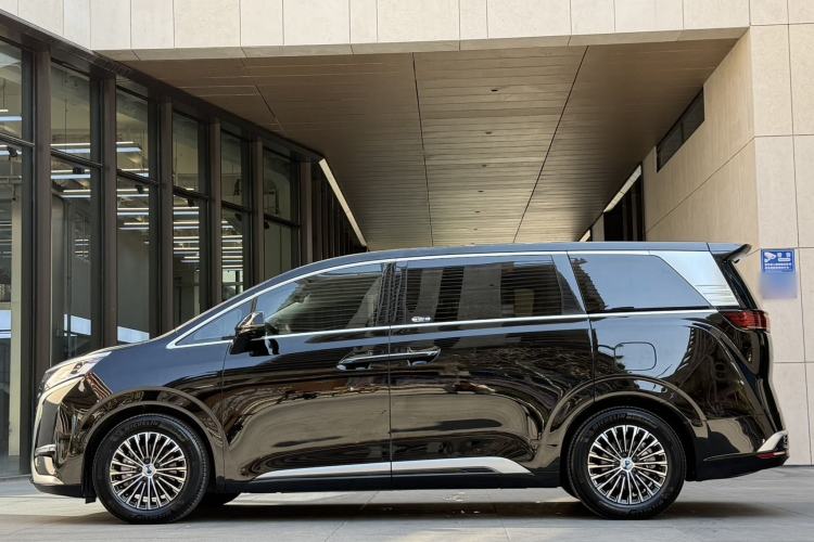 Used Denza D9 2024 DM-i 1050 Luxury Model