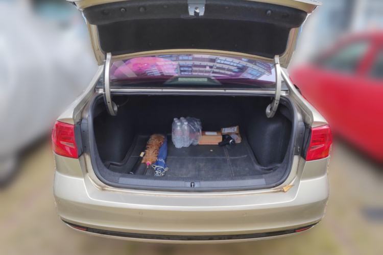 Used Volkswagen Bora 2016 1.6L Automatic Fashion Model Trunk