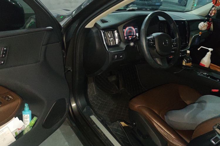 Used Volvo XC60 2019 T5 4x4 Smart Edition China VI Standard