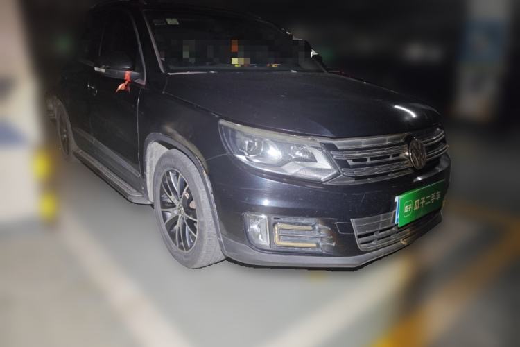 Used Volkswagen Tiguan 2013 1.8 TSI Automatic All-Wheel Drive Luxury Model Front Right 45 Deg